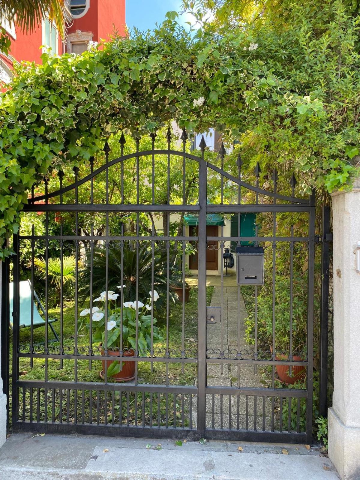 Rose House With Private Garden Lejlighed Venedigs Lido Eksteriør billede